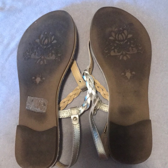 Gold t-strap sandals - Picture 3 of 3